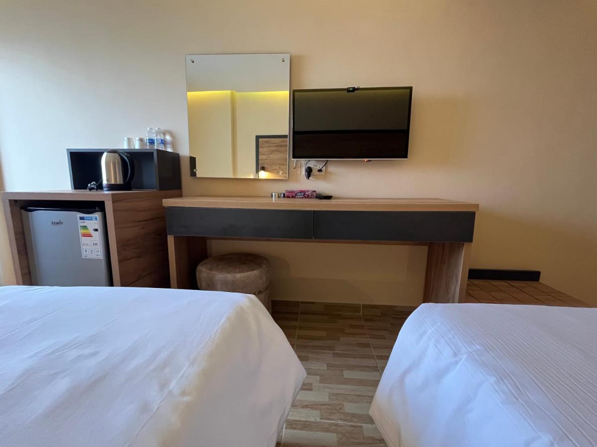 The Palm Hotel Акаба Экстерьер фото