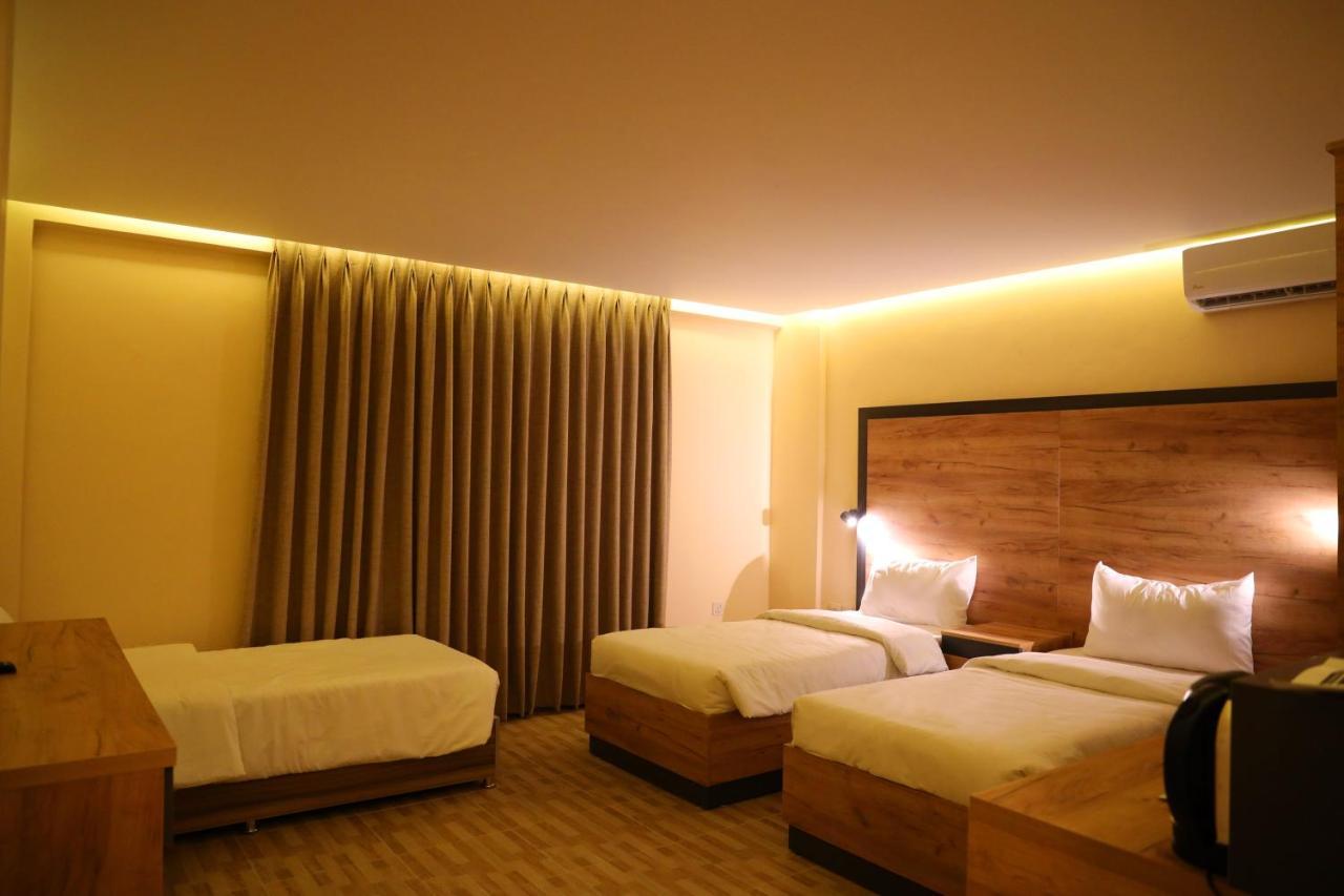The Palm Hotel Акаба Экстерьер фото