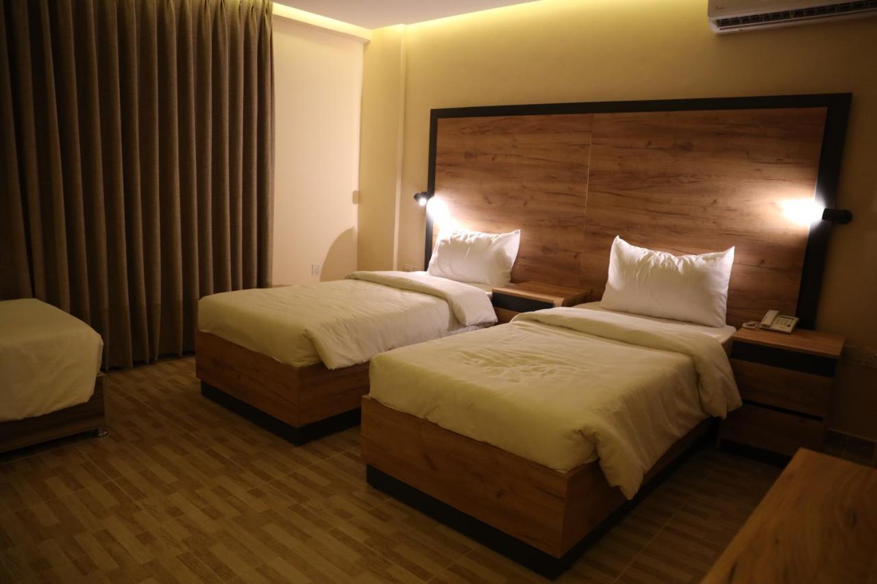 The Palm Hotel Акаба Экстерьер фото